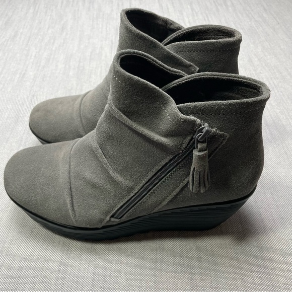 Skechers Pleated Gray Suede Air Cooled Memory Foam Platform Booties - Picture 2 of 10